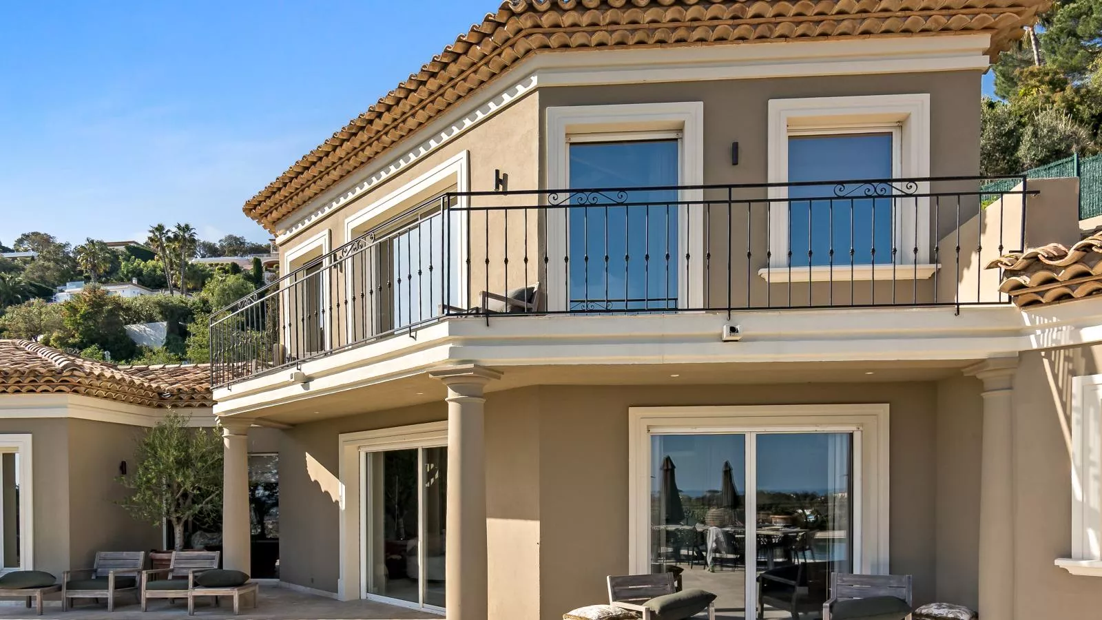 Dolce Vita-Exterior summer