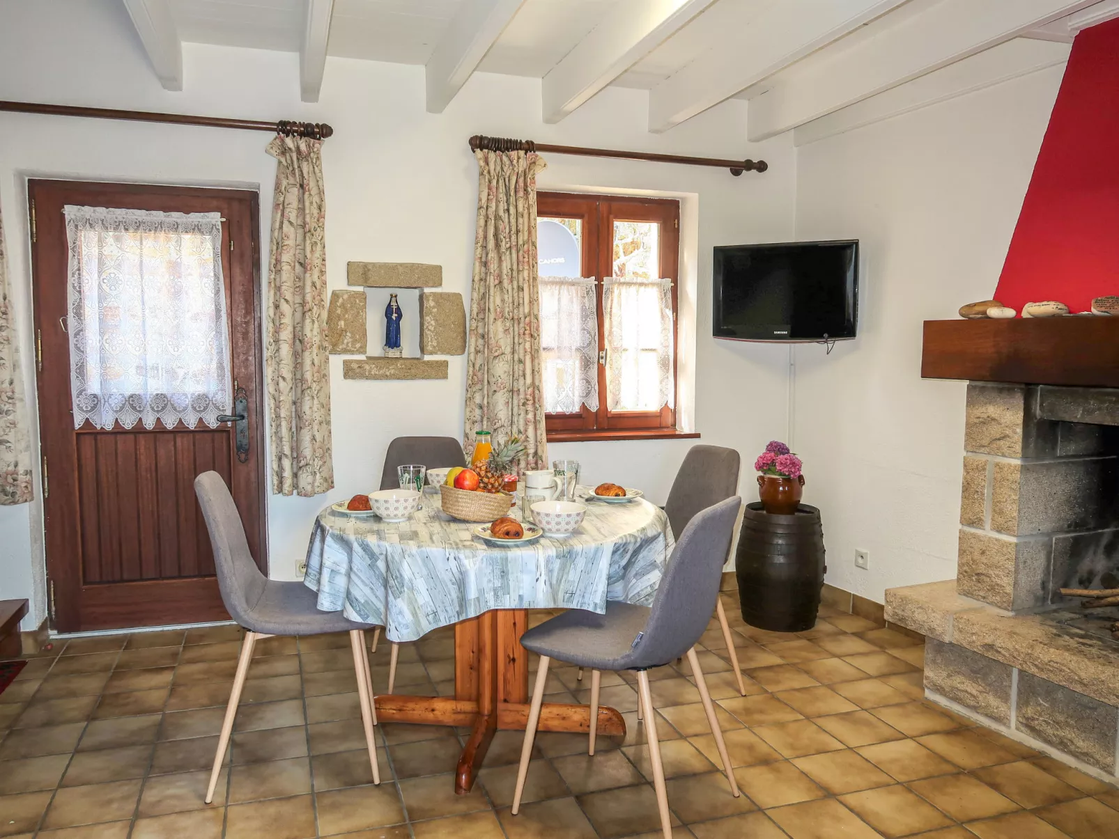 Chez Jeanne-Inside