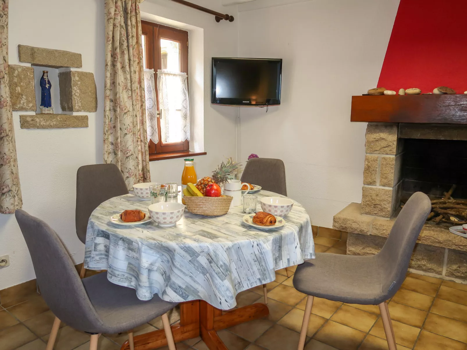 Chez Jeanne-Inside
