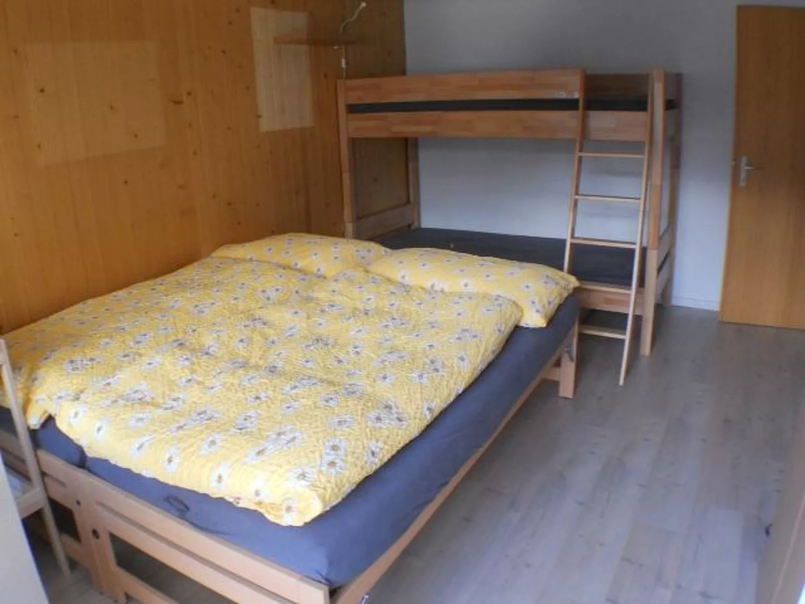 Kronenplatz 7 # 3-Inside