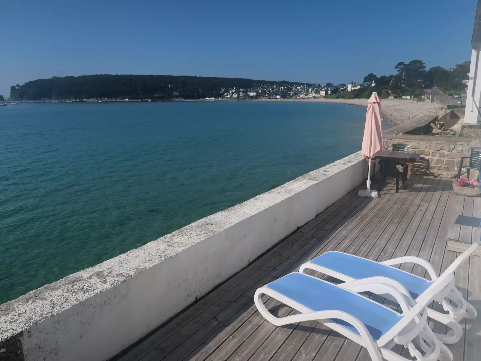 Les Embruns-Outside