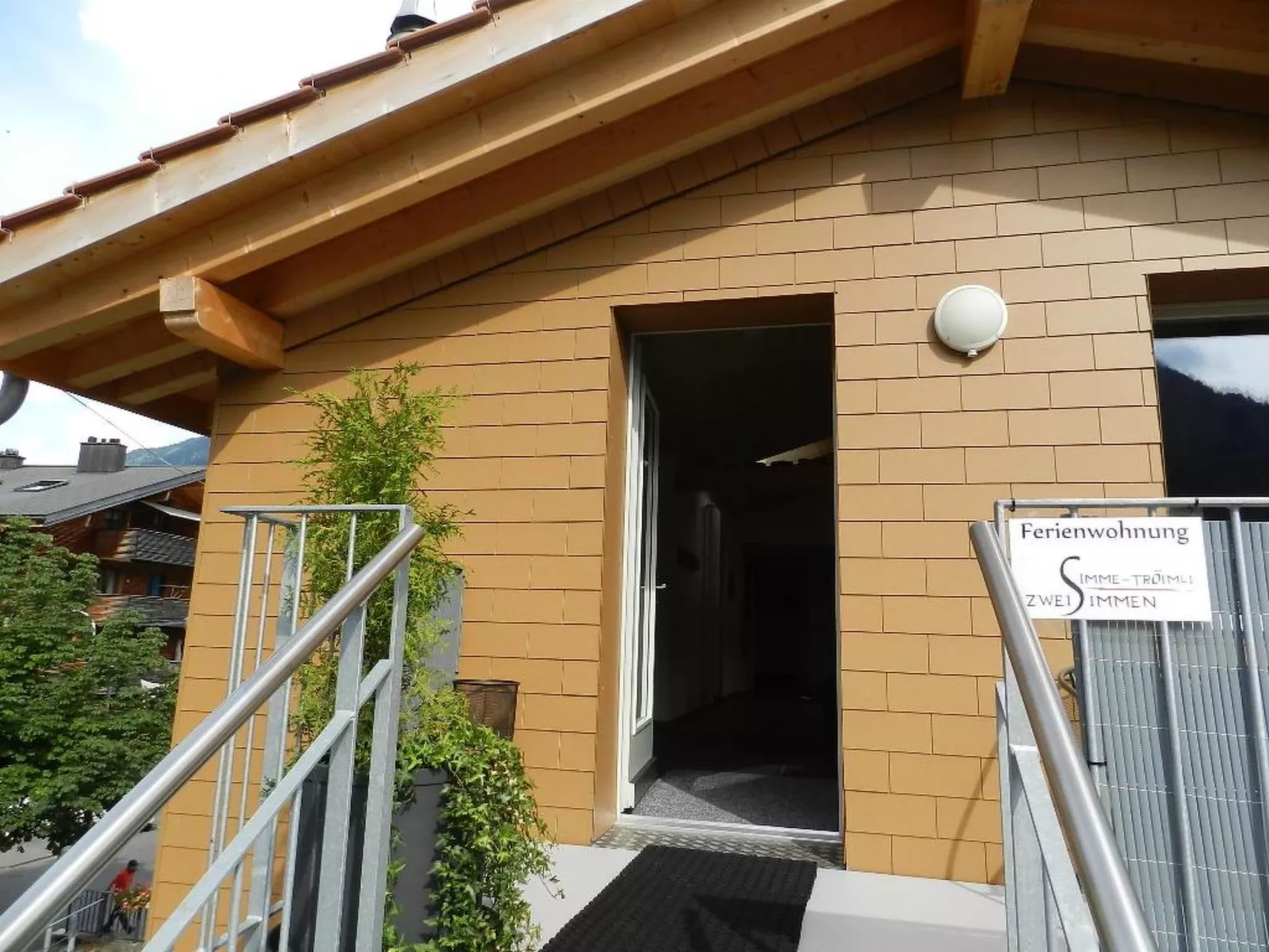 Simme-Tröimli-Outside