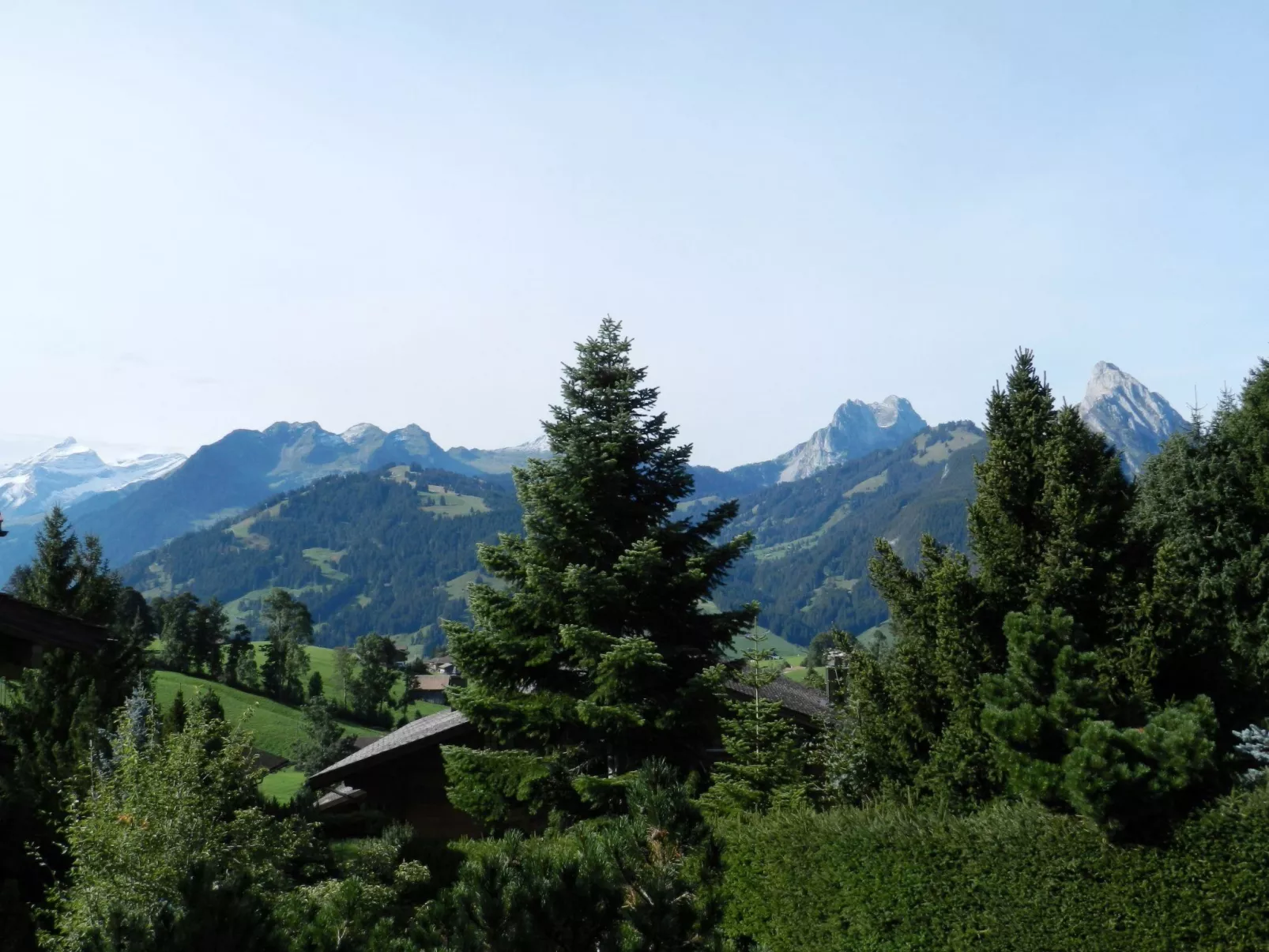 Les Hivernants (1. Stock rechts)-Draußen