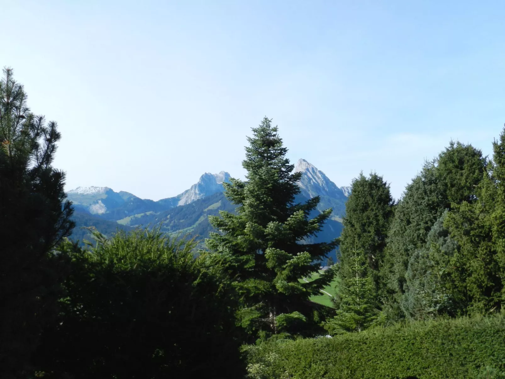 Les Hivernants (1. Stock rechts)-Draußen