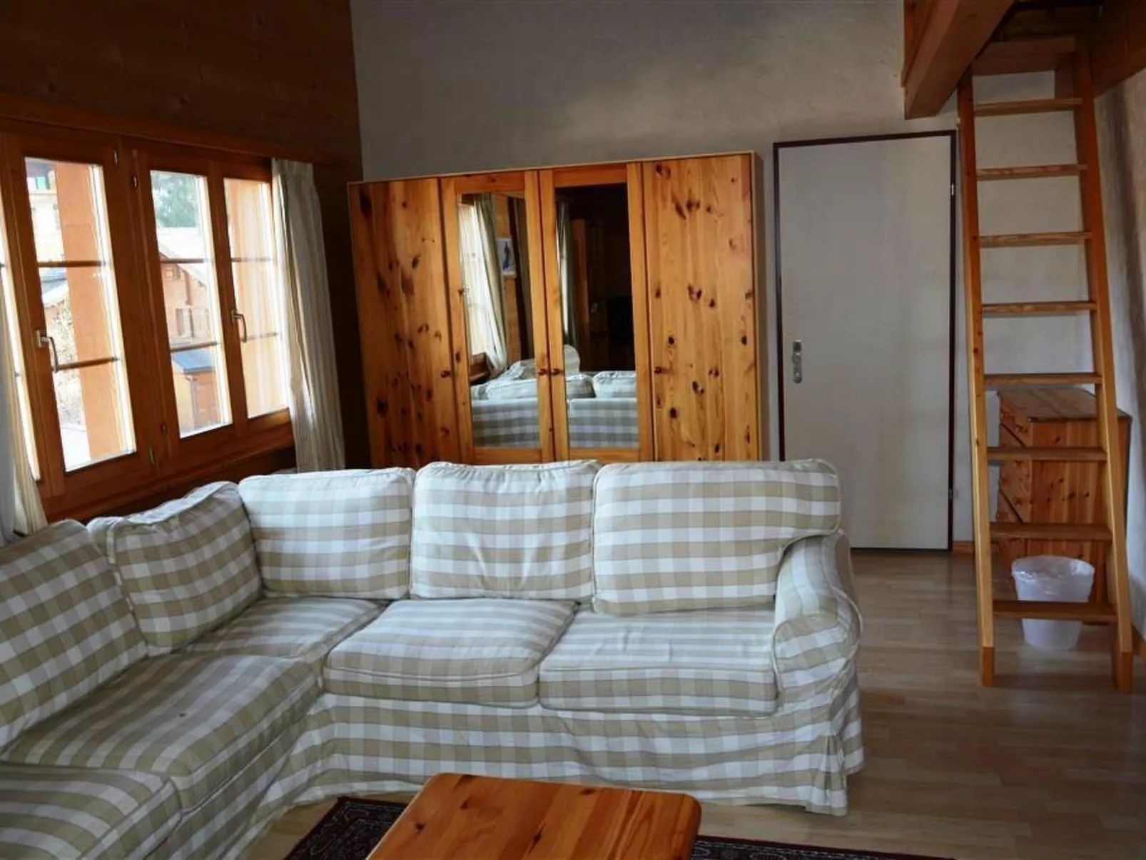 Jacqueline 24-Inside