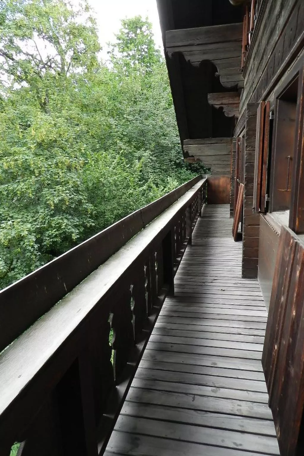 Tree-Tops, Chalet-Outside