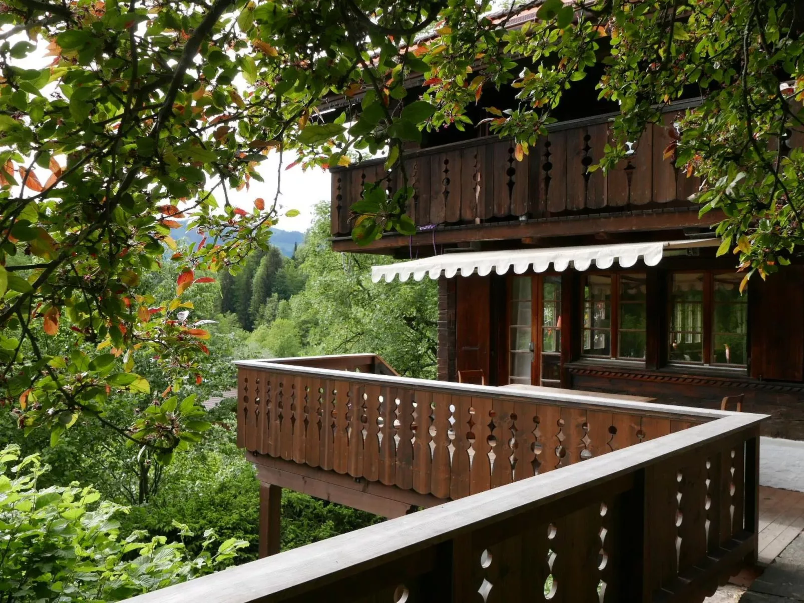 Tree-Tops, Chalet-Outside