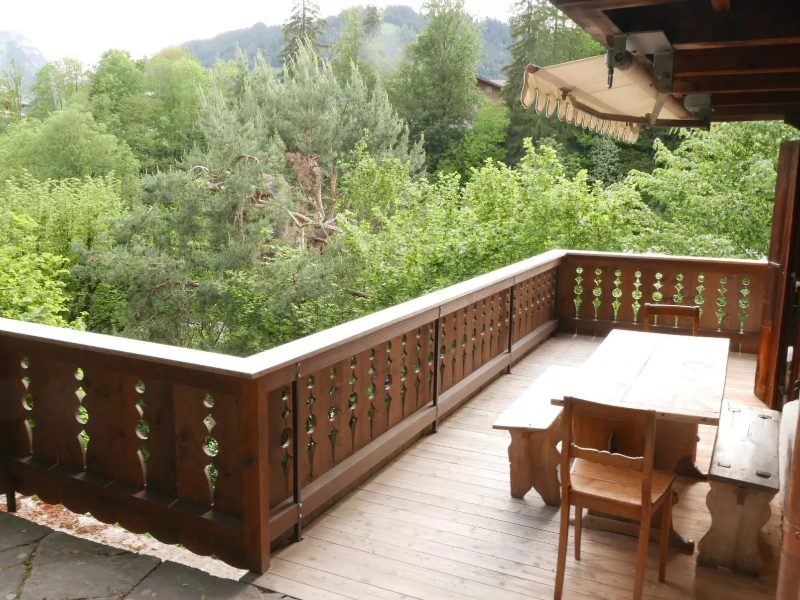 Tree-Tops, Chalet-Outside