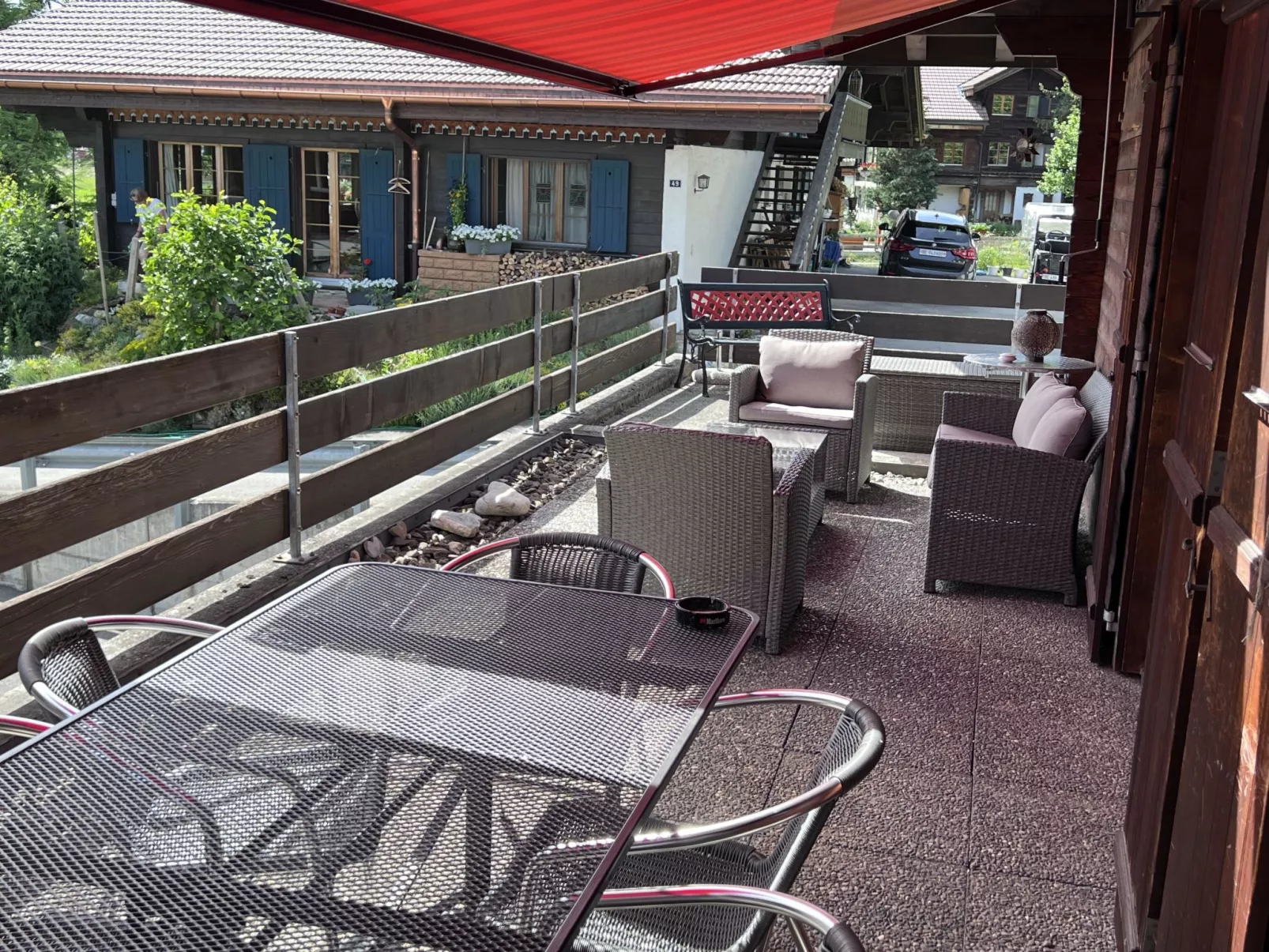Chez-Nous-Outside