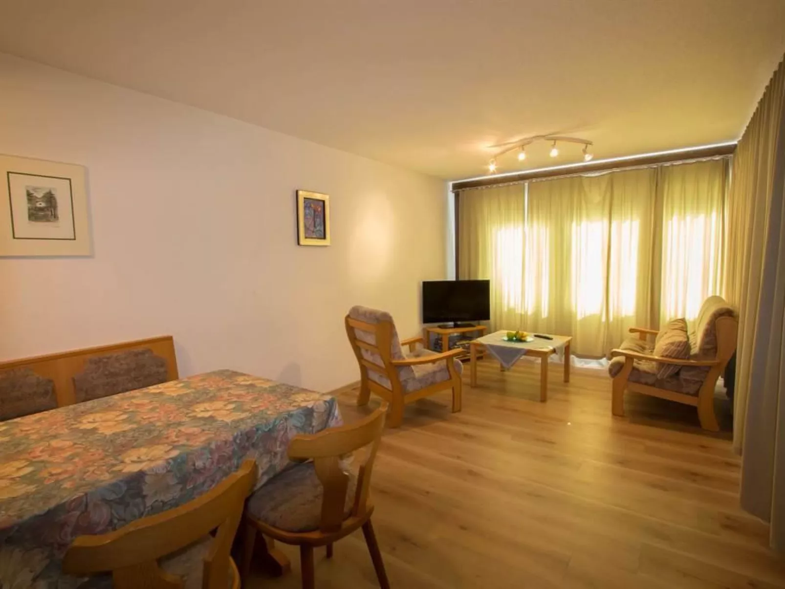 Rustica 4-Inside