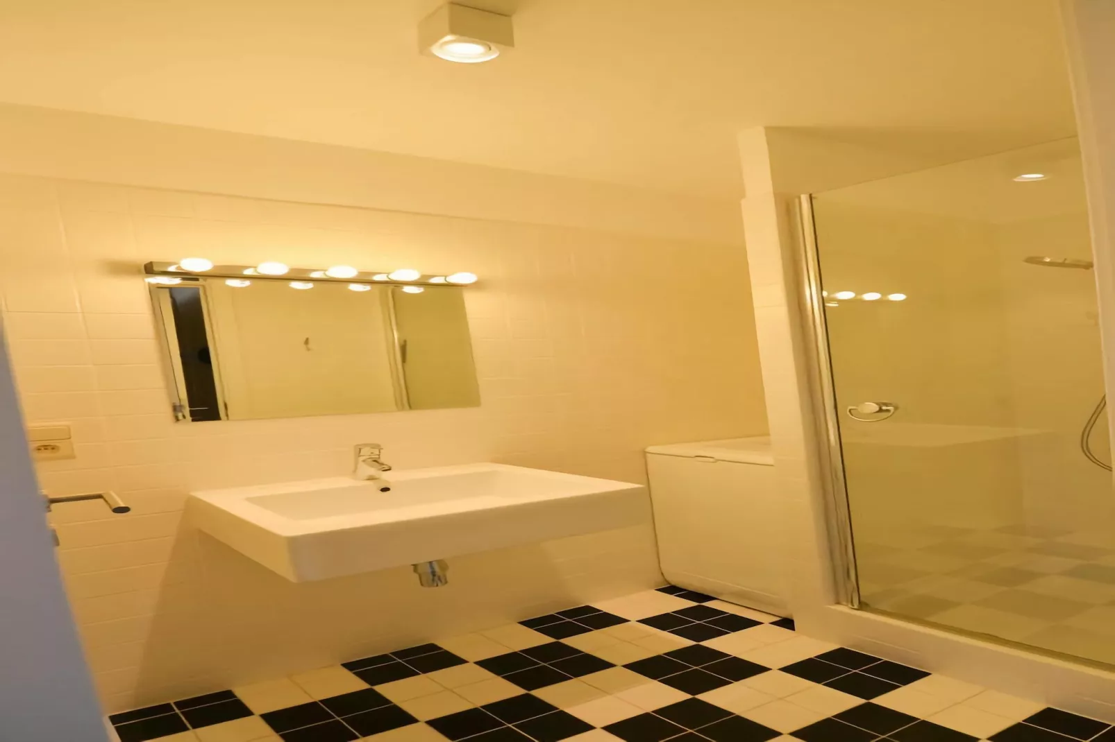 ALEXINE/ALEX0601-Bathroom