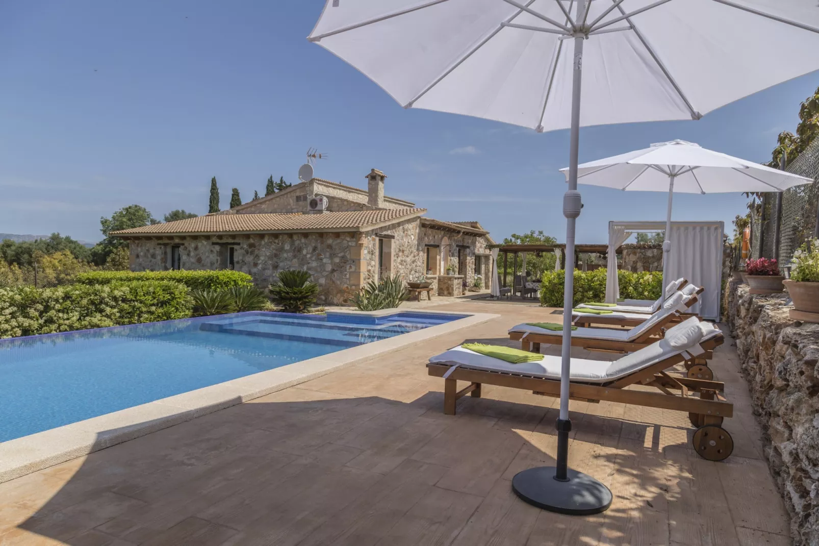 YourHouse Es Moyà des Pins, chalet with views to S-Pool