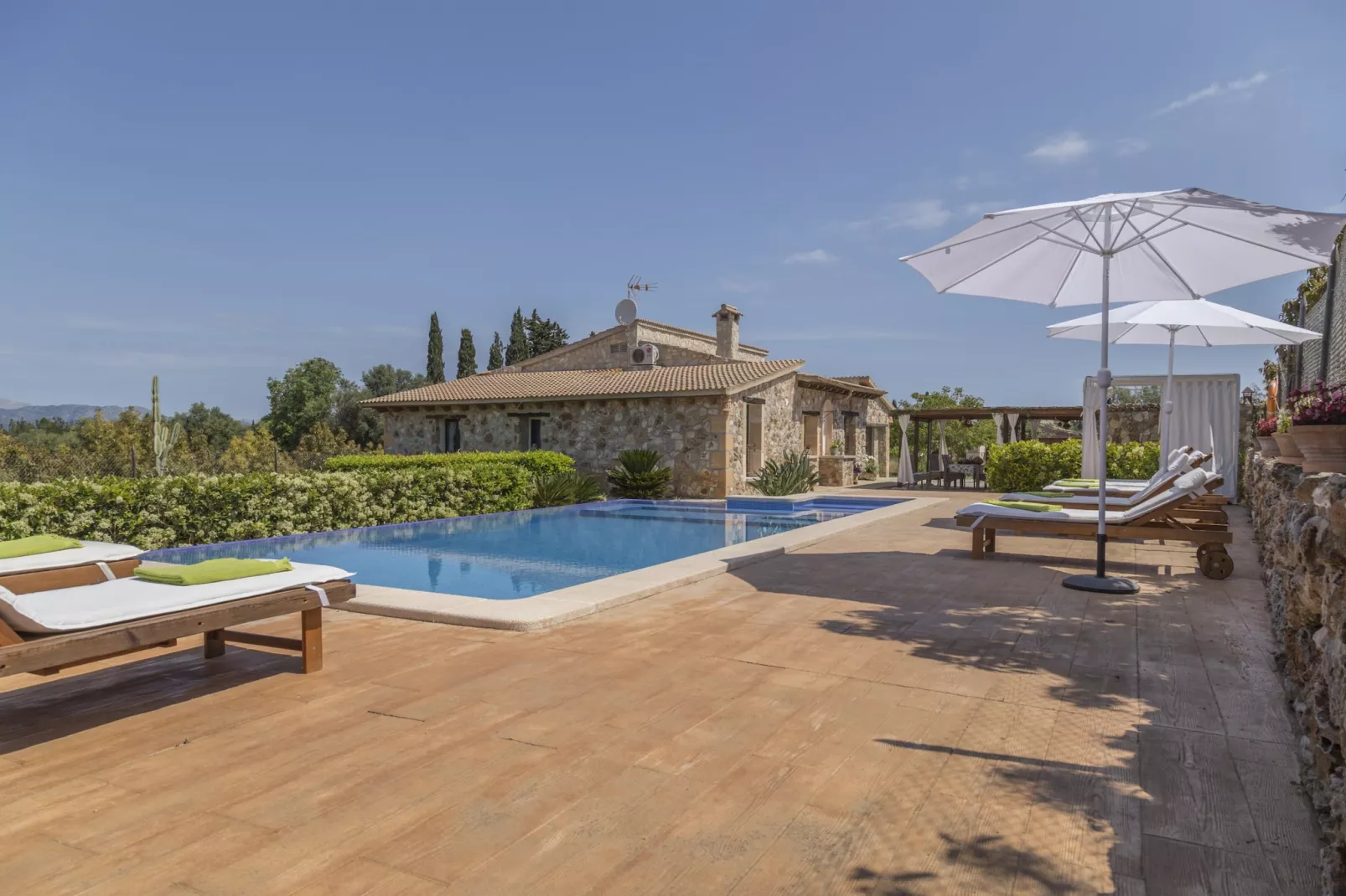 YourHouse Es Moyà des Pins, chalet with views to S-Pool