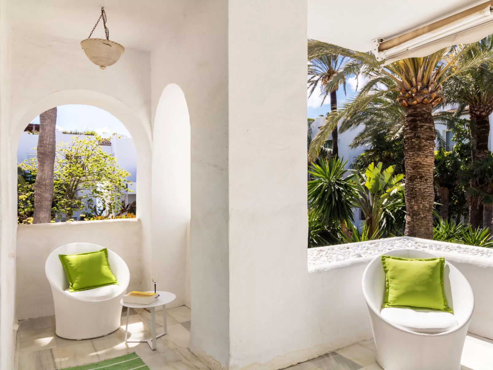 Alcazaba Beach-Inside