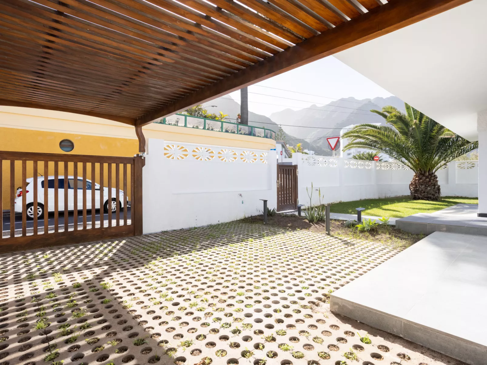 Las Aguilas-Dedans