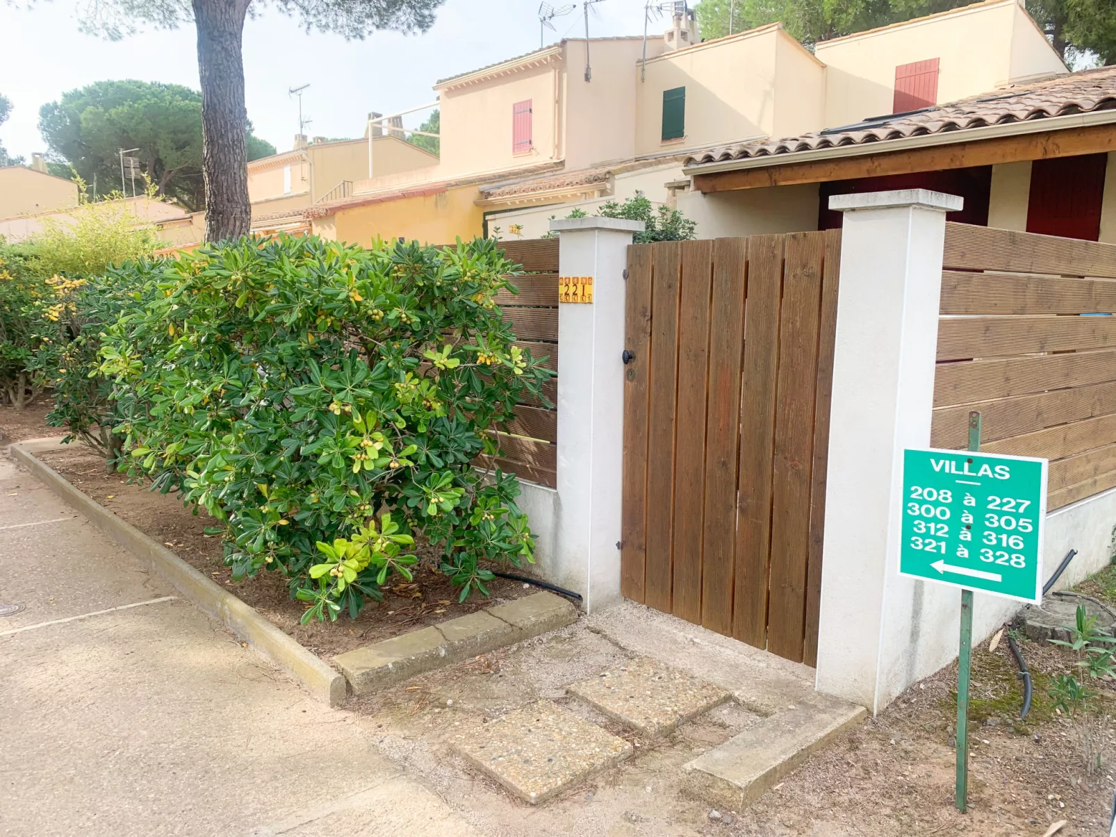 Le Centaure-Outside