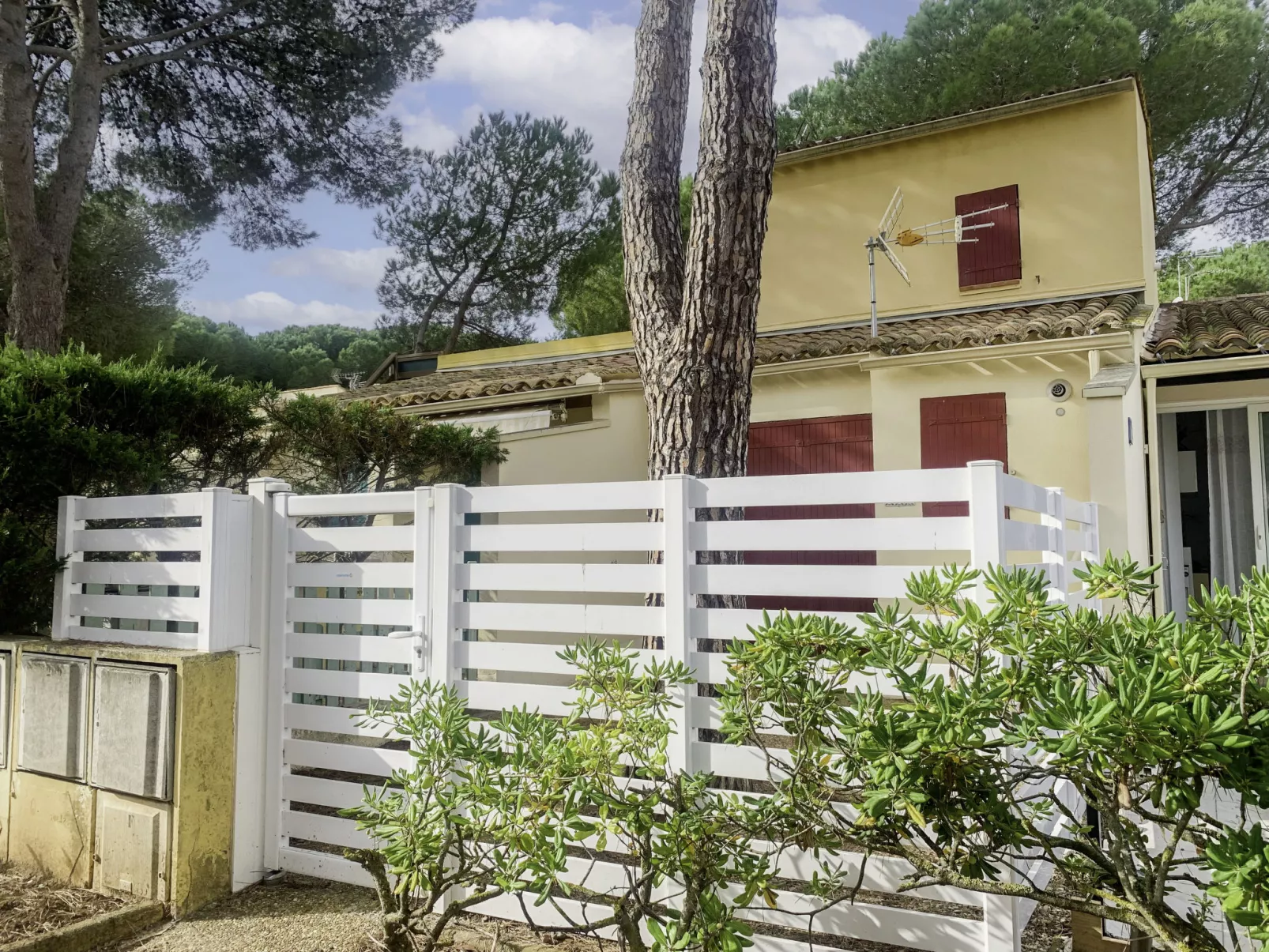 Le Centaure-Outside