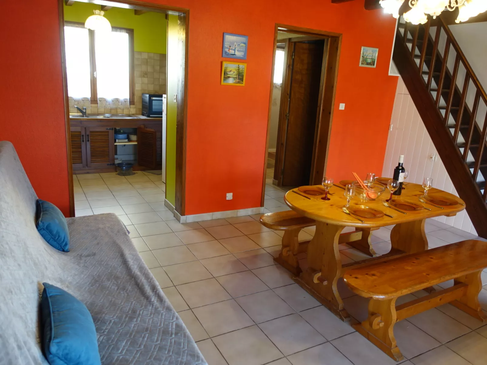 Les Colombes-Inside
