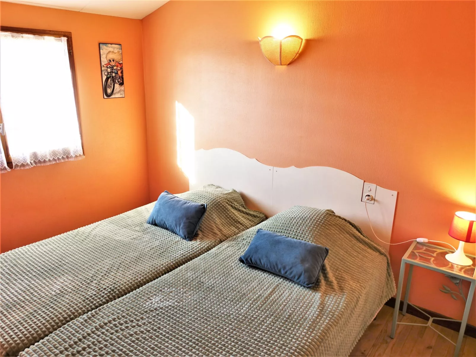 Les Colombes-Inside