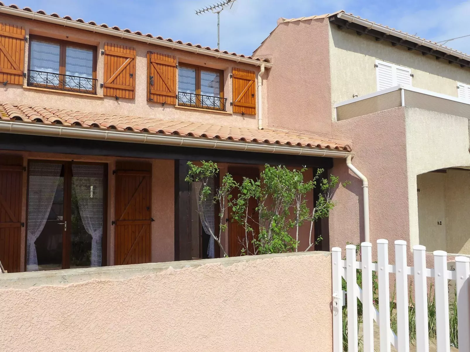 Les Colombes-Outside