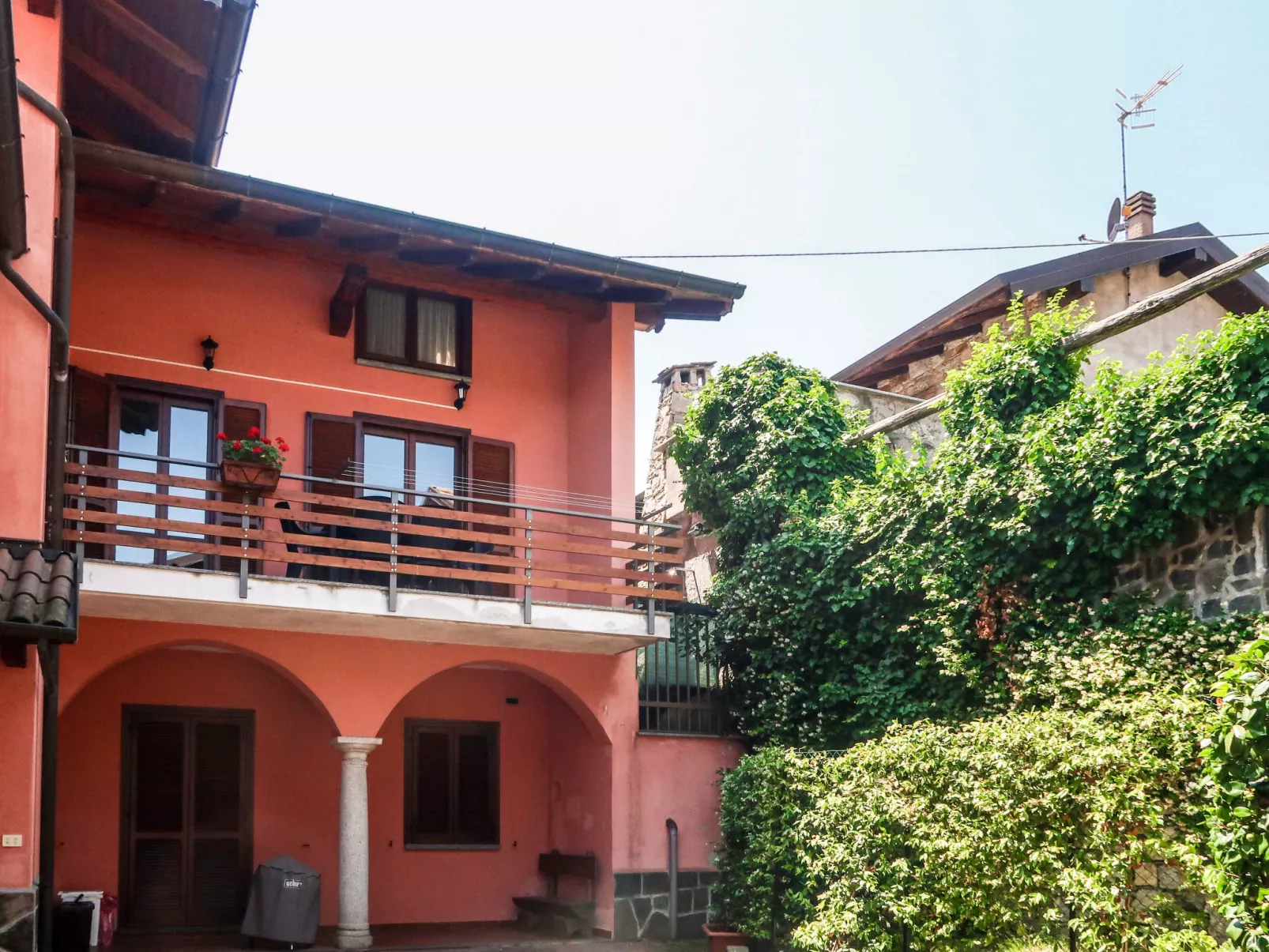 Monte San Giulio-Outside