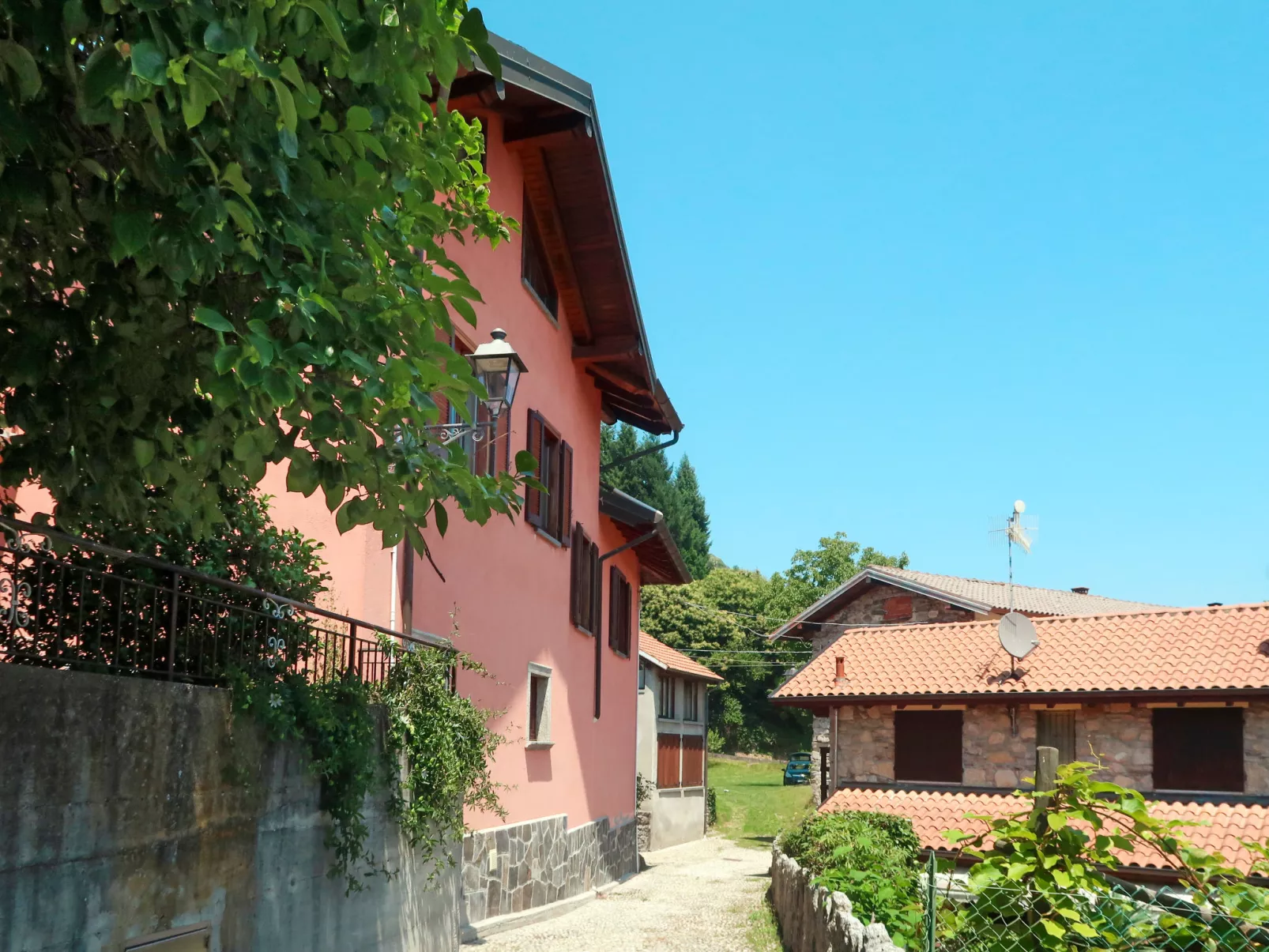 Monte San Giulio-Outside