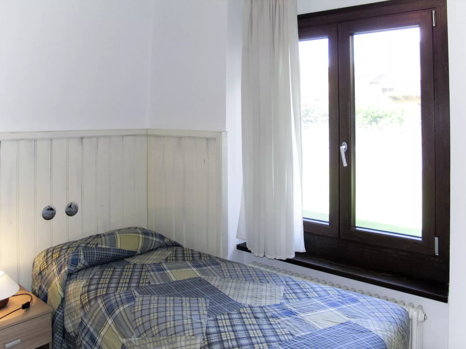 Serena (LMZ180)-Inside