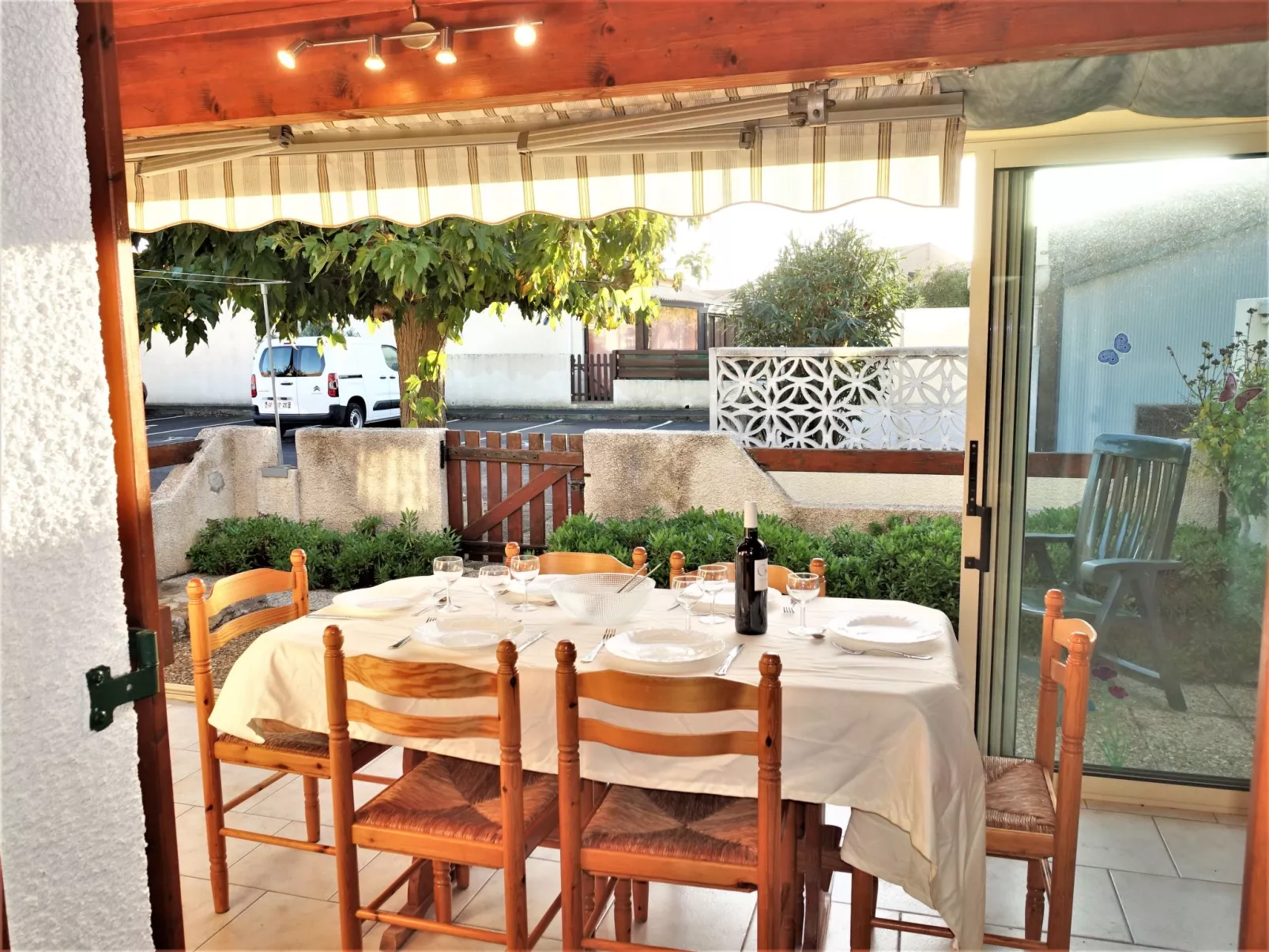 L'Hacienda-Outside