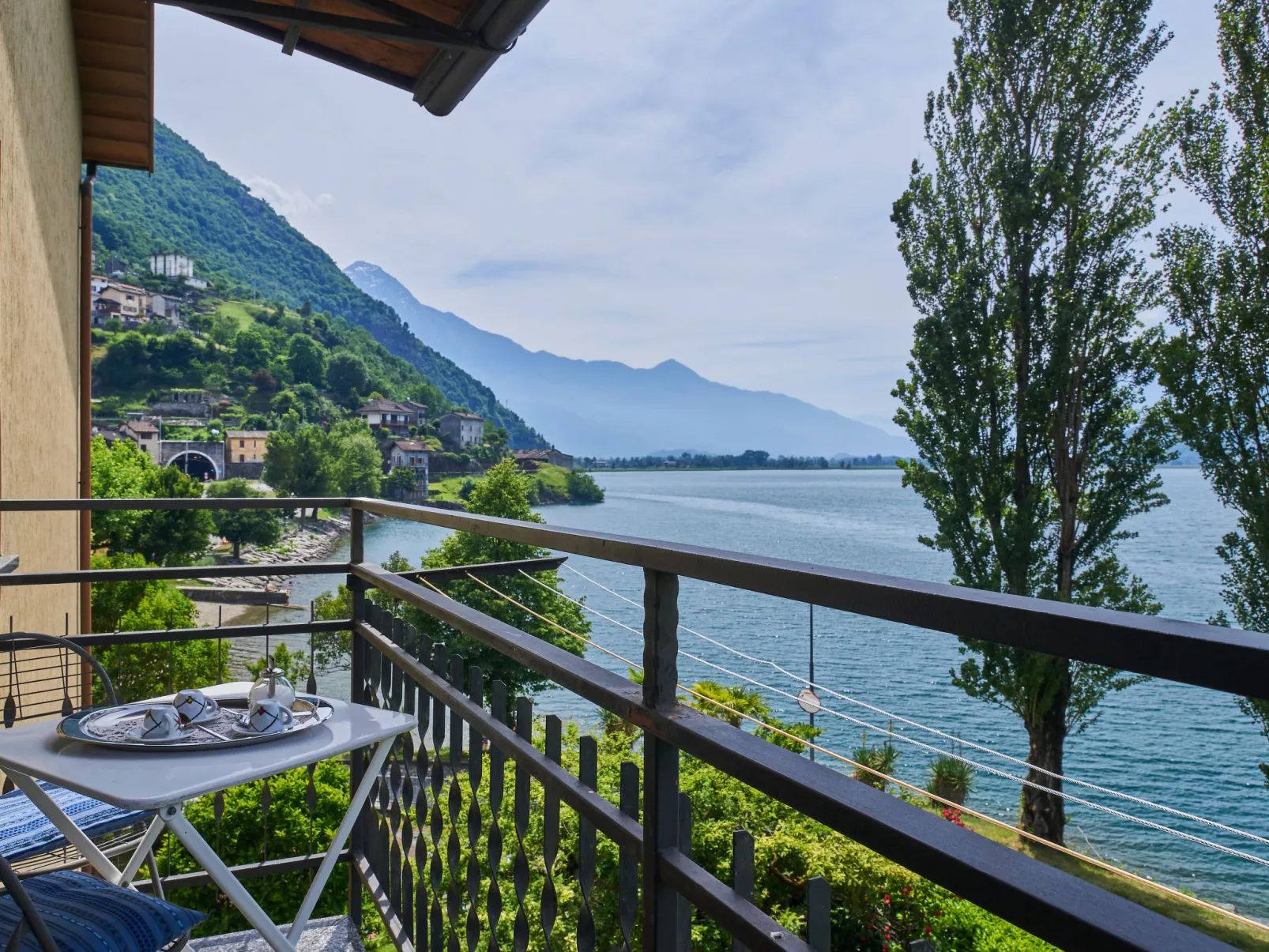 Punto Lago-Outside