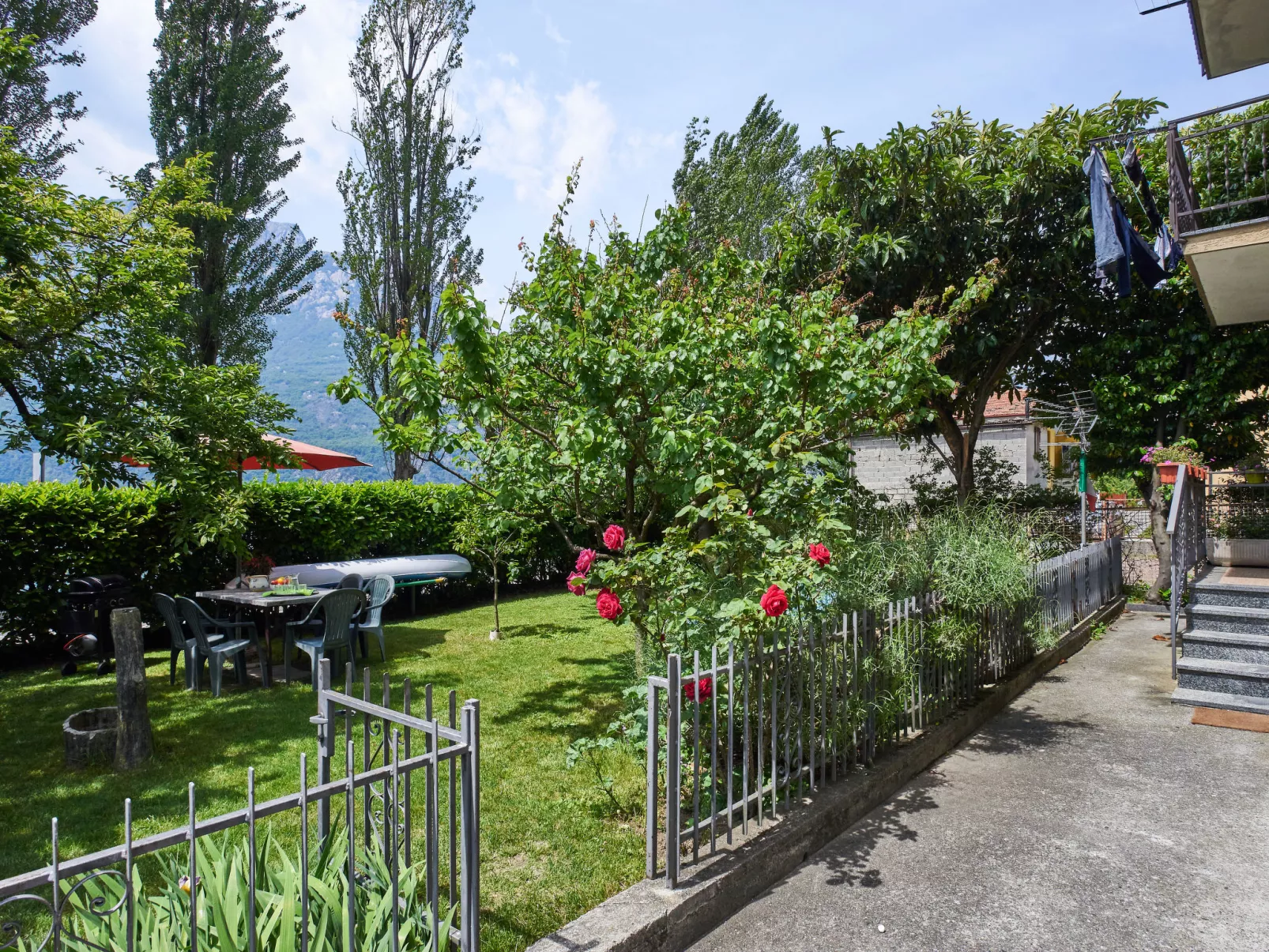 Punto Lago-Outside