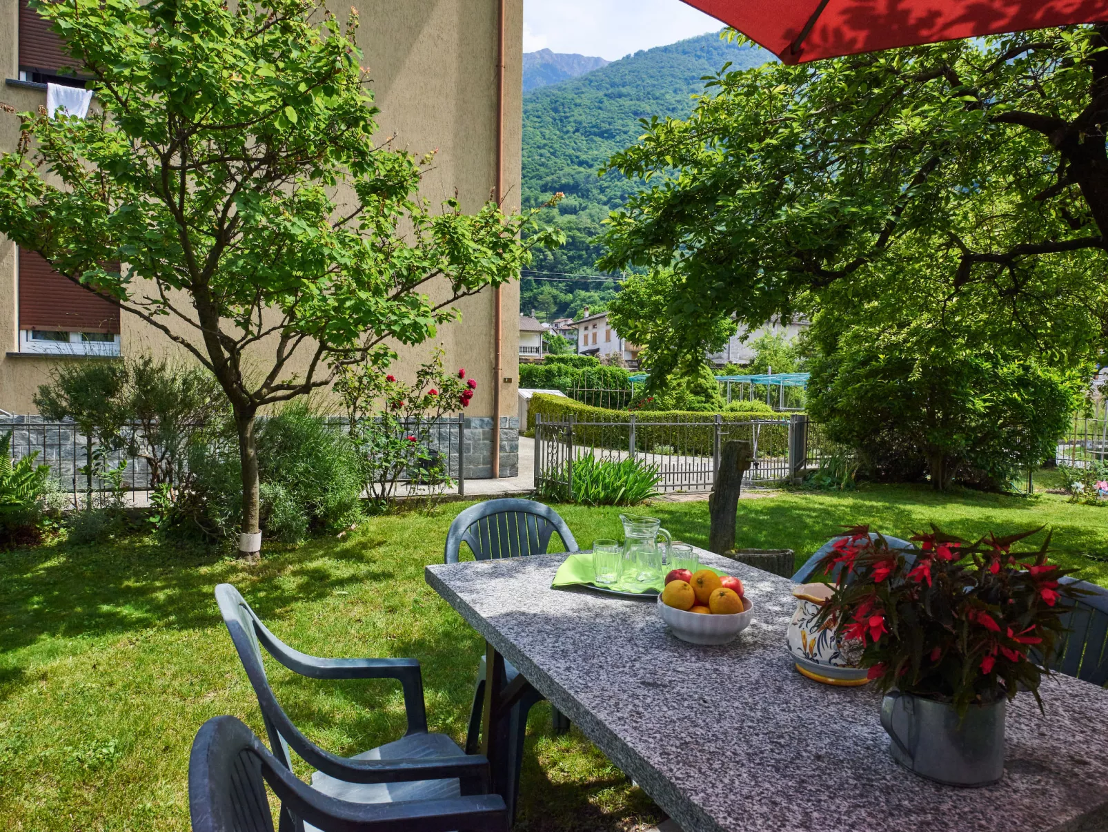Punto Lago-Outside