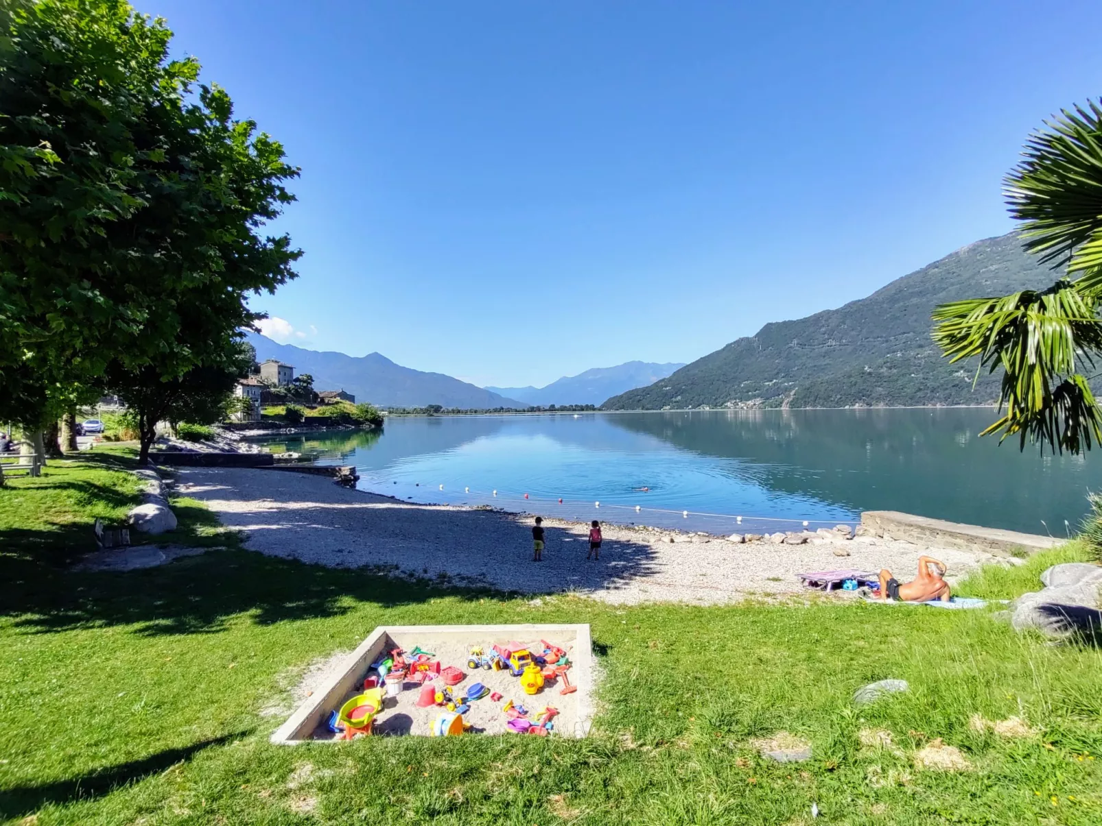 Punto Lago-Outside