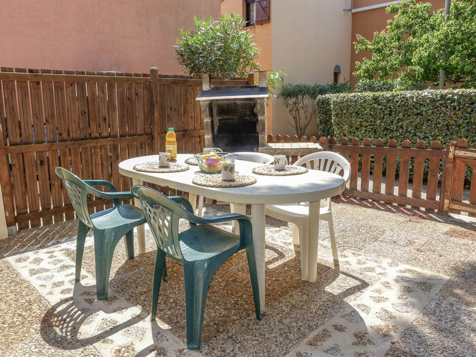 Les Amandines-Dehors