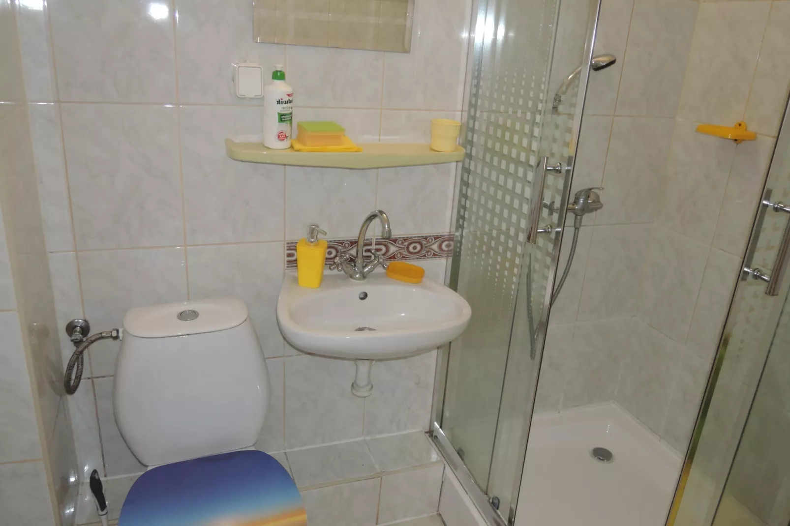 Czwórka żółta z balkonem-Bathroom