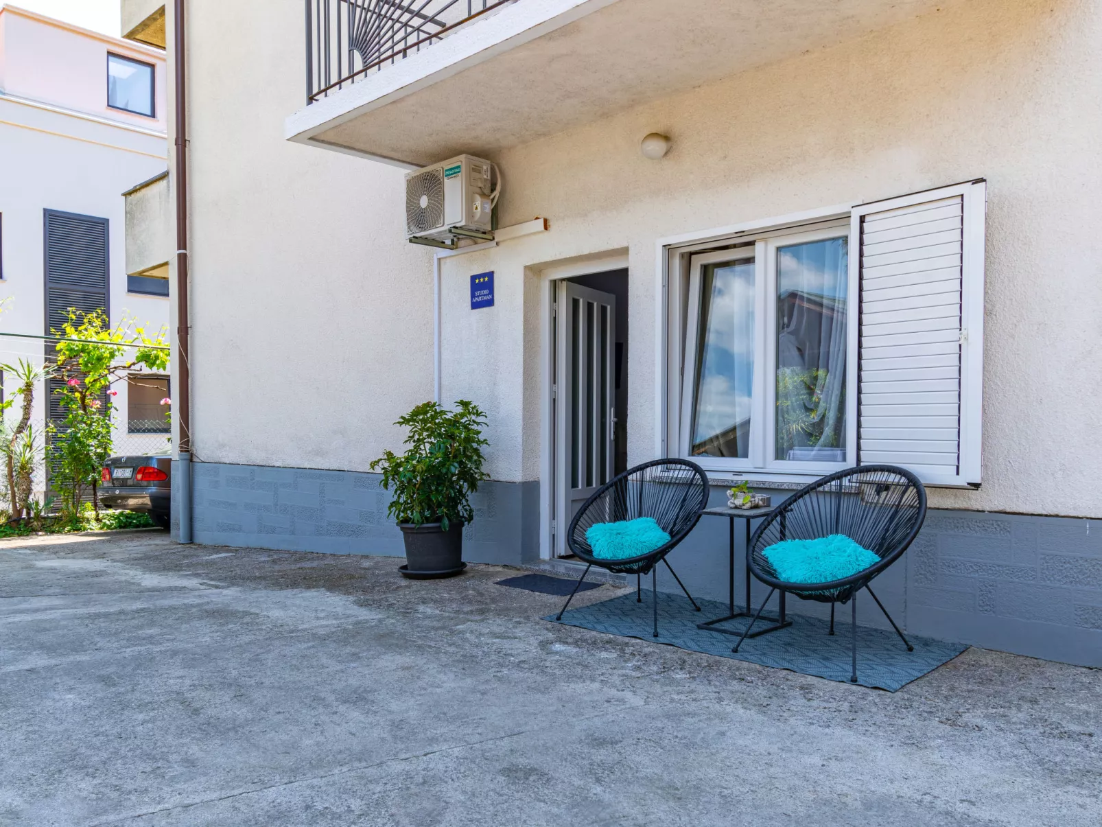 Studio Mima-Outside