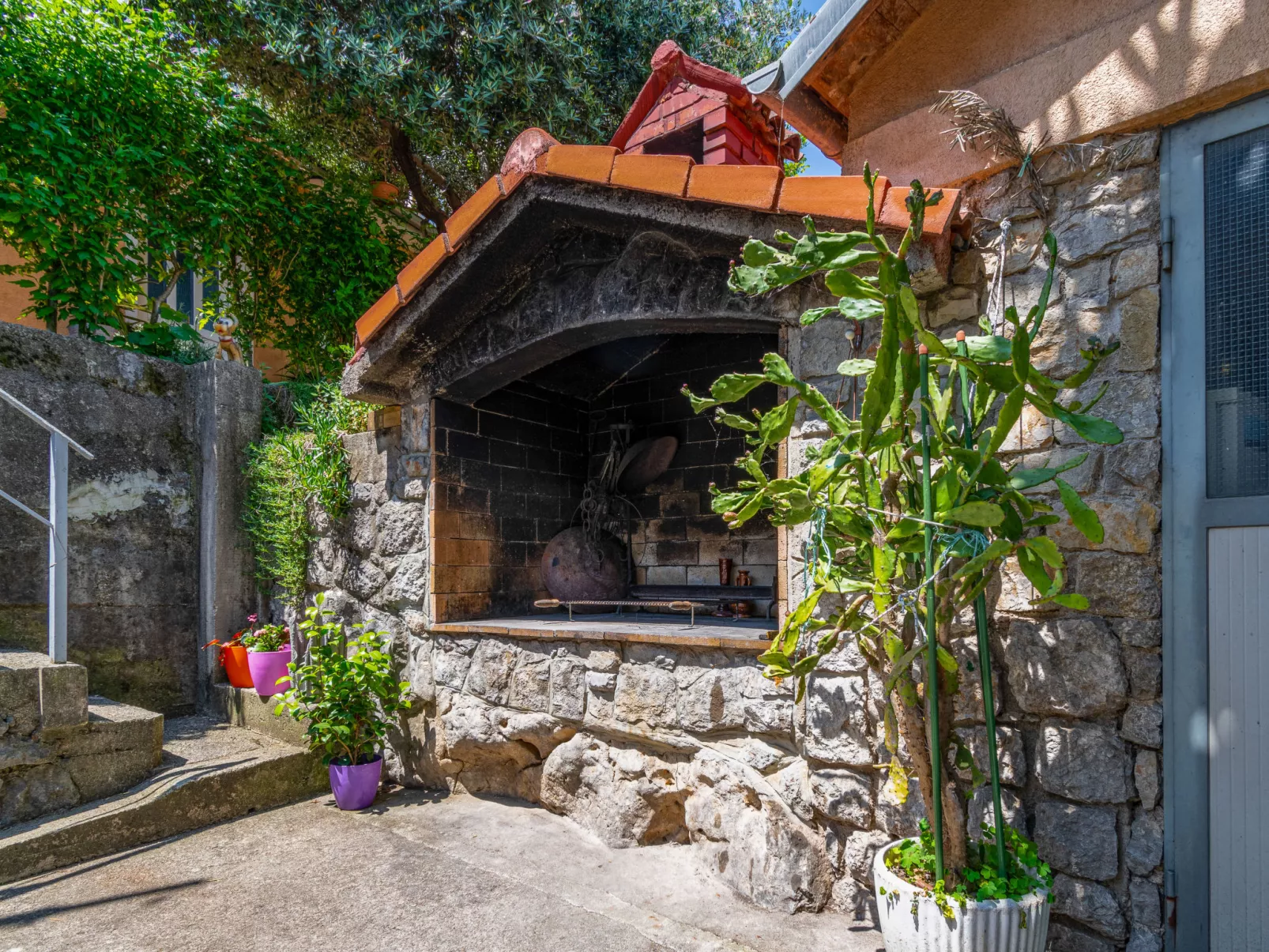 Studio Mima-Outside