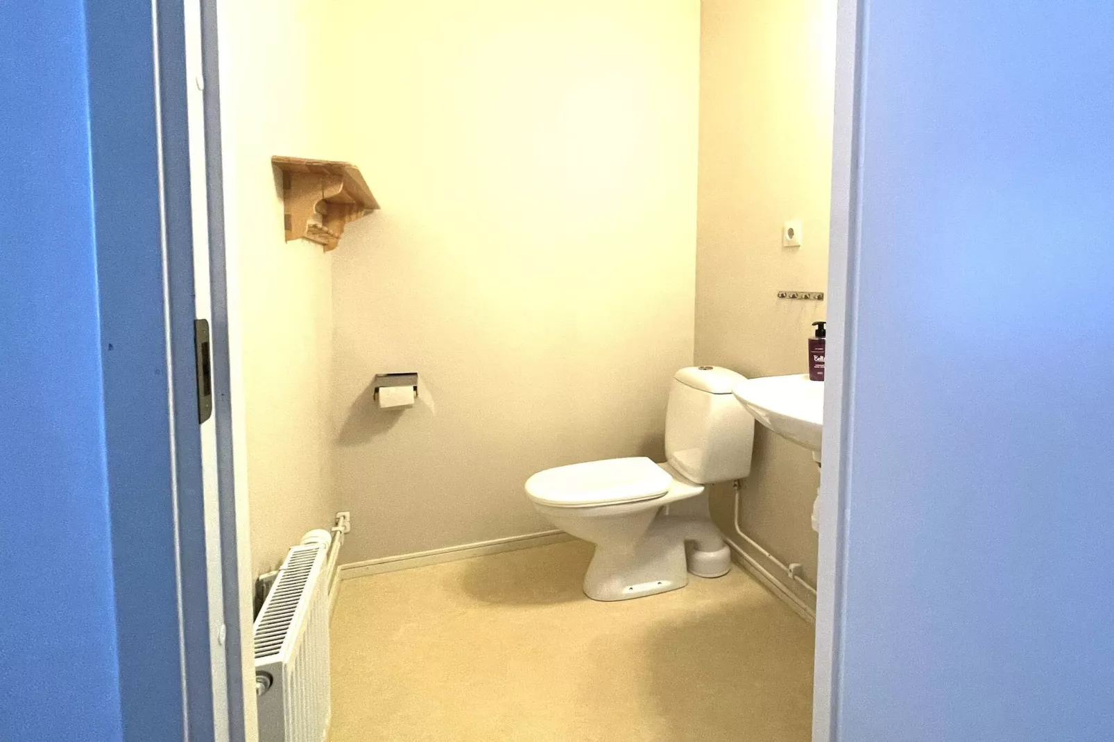 Fyrbäddsrum med WC och delad dusch-Indoor