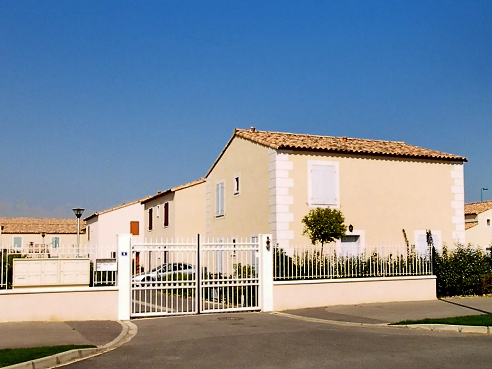 Les Grandes Bleues 2-Outside