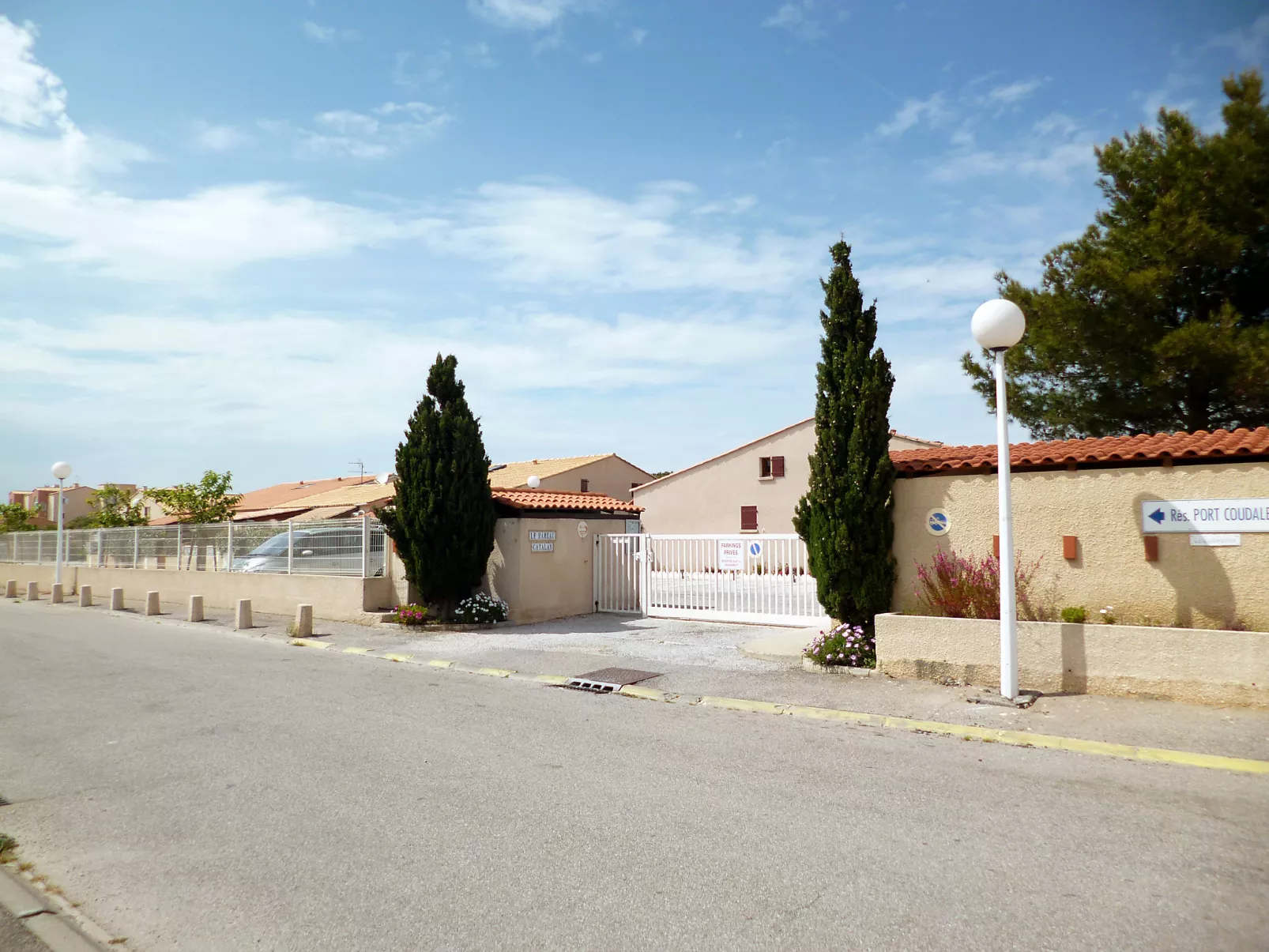 Le Hameau Catalan-Outside