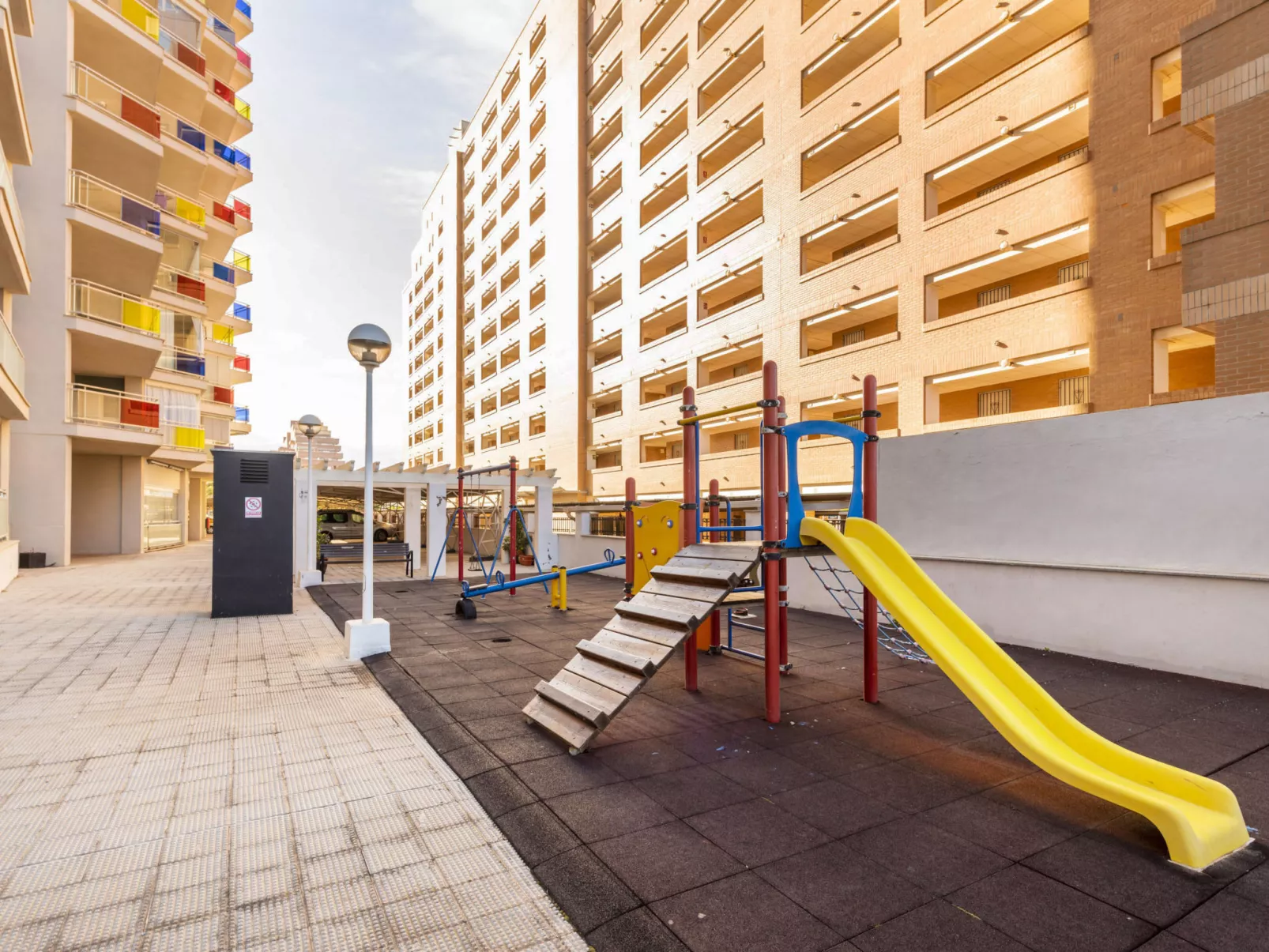 Mondrian-Outside