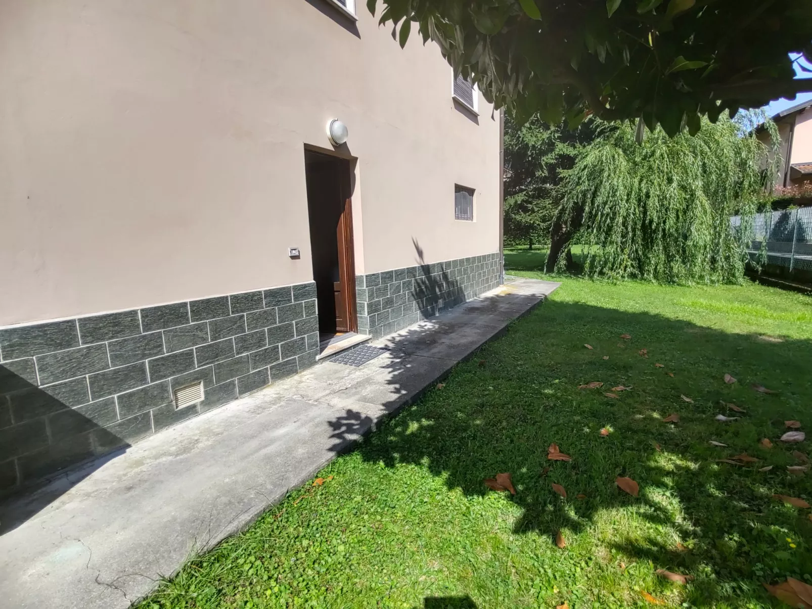 Giardino-Outside