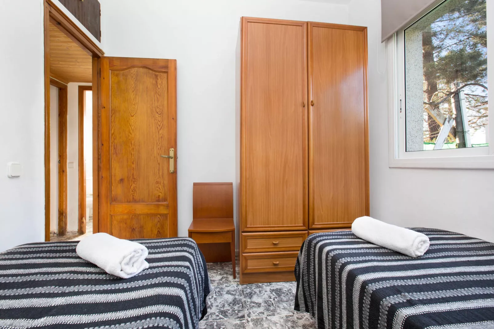 Alonso-Bedroom