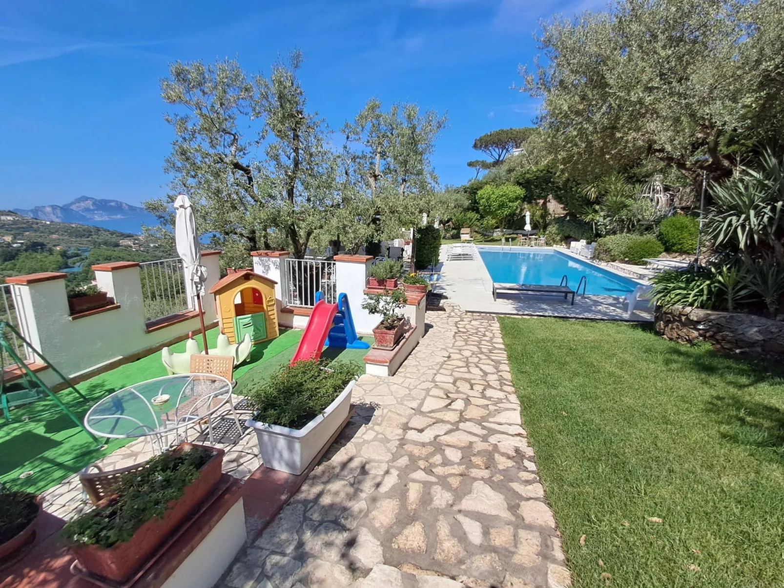 Sole di Capri-Outside