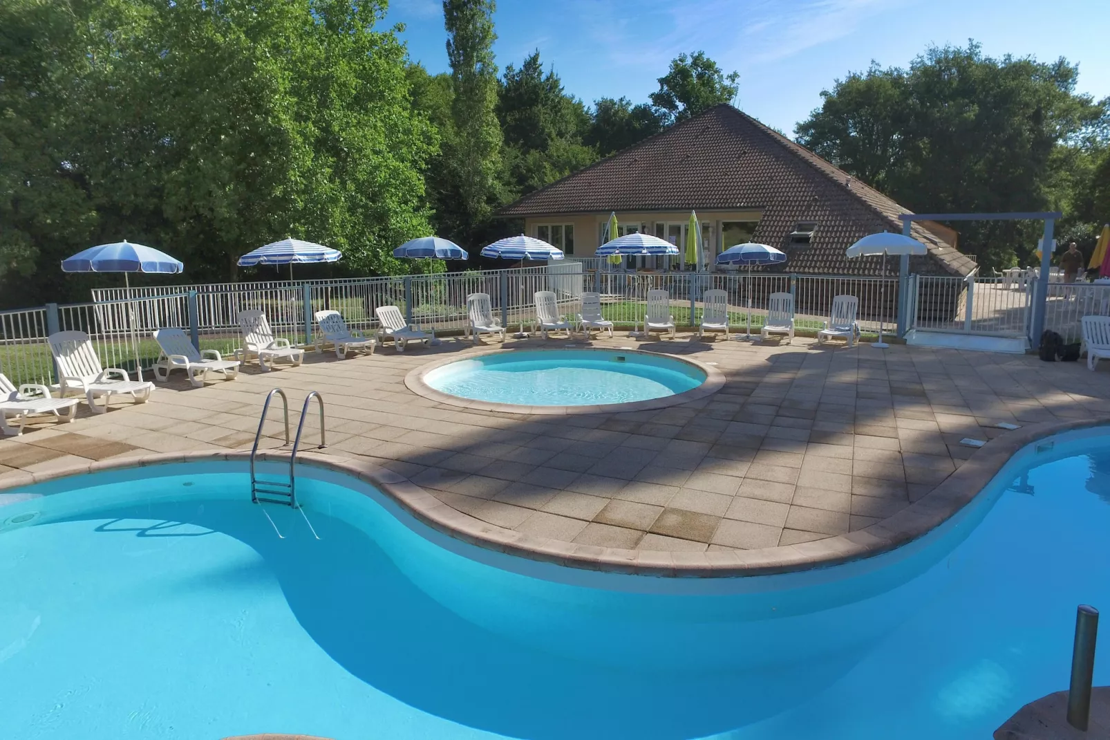 Gîte 2 Pièces 4 Personnes-Pool