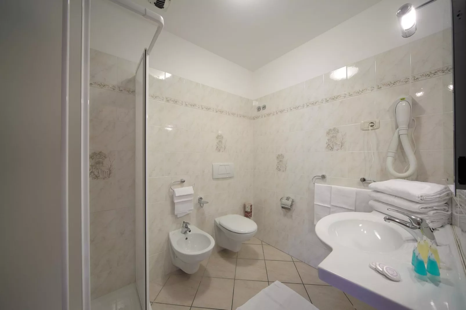 Residence Zust, Verbania Intra-Trilo-Bathroom
