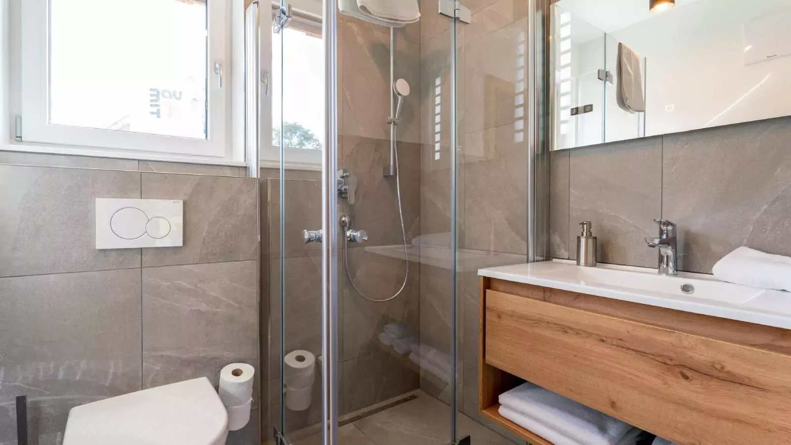 Grebenzen Lodges 49B-Bathroom