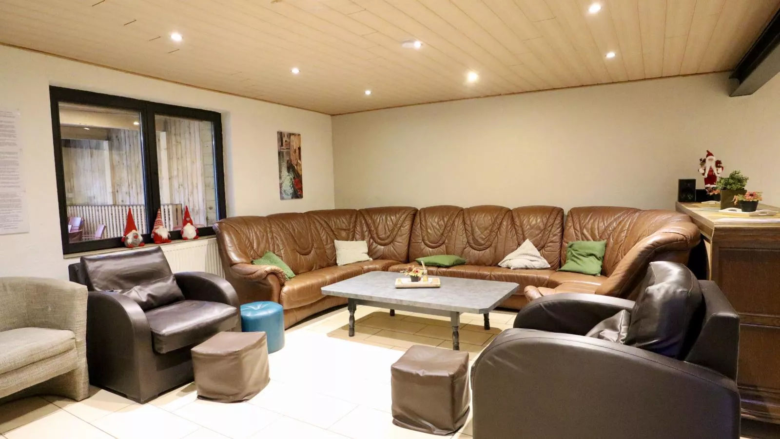 Tchénas-Living room