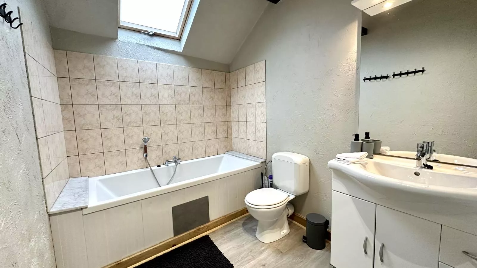 Tchénas-Bathroom