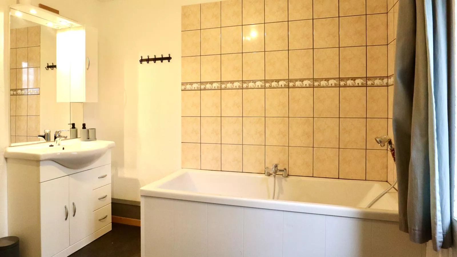 Tchénas-Bathroom