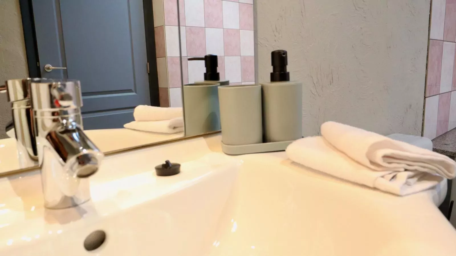 Tchénas-Bathroom